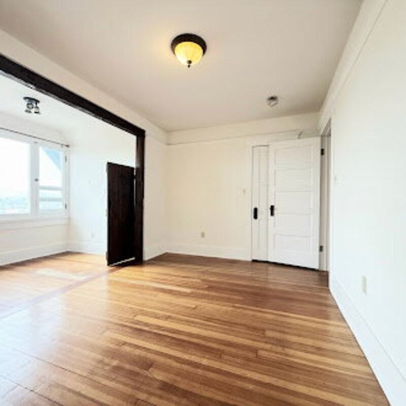 1048 Laguna Ave - Photo 5 of 9