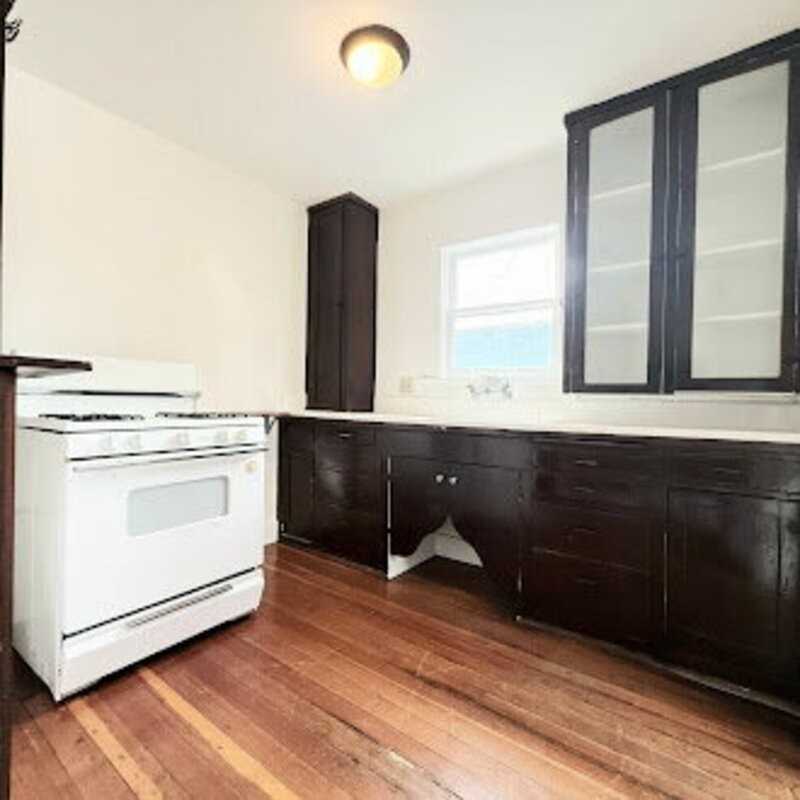 1048 Laguna Ave - Photo 6 of 9