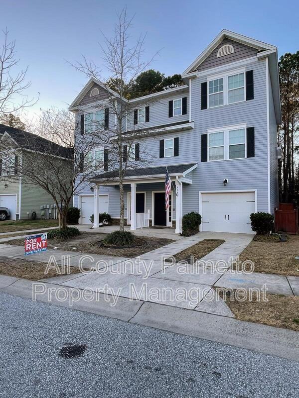 4077 Hartland St - Photo 2 of 3