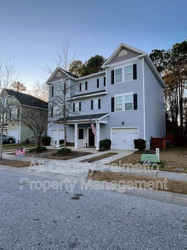 4077 Hartland St - Photo 3 of 3