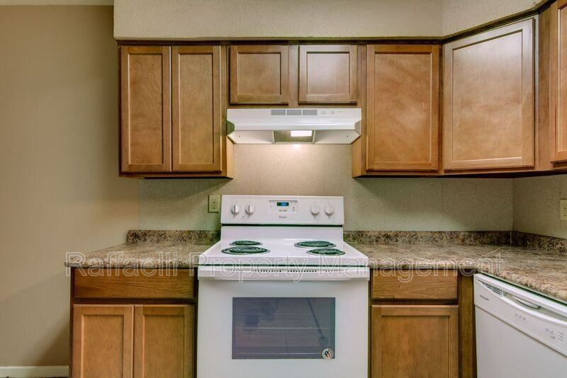 2401 Brookridge Dr #04 - Photo 4 of 12