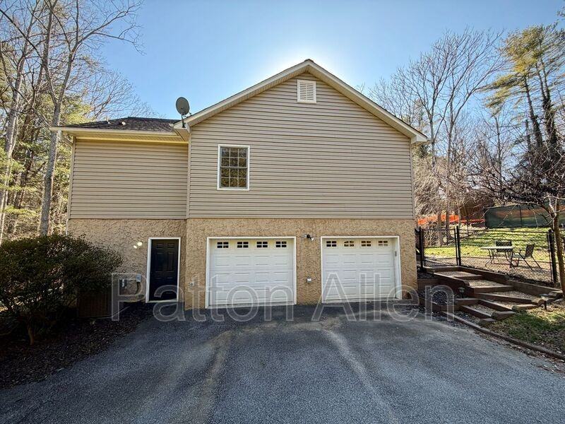 689 New Haw Creek Rd - Photo 2 of 40