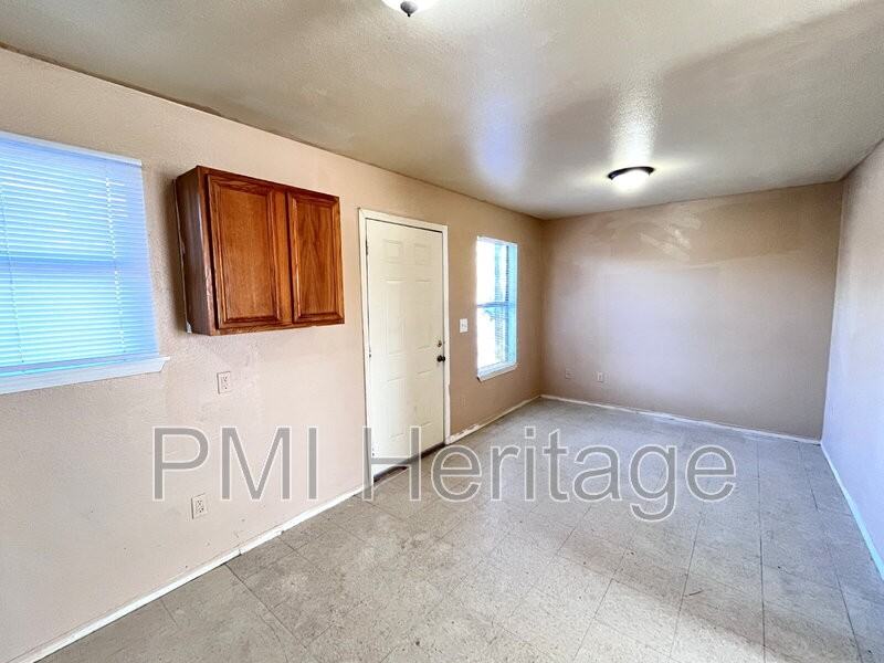 813 E Huntsville Ave #104 - Photo 2 of 7