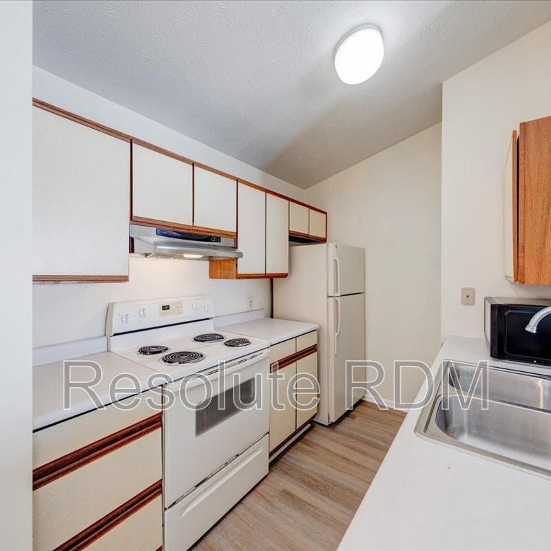 4381 Village Parkway Cir W #11 - Photo 6 of 22