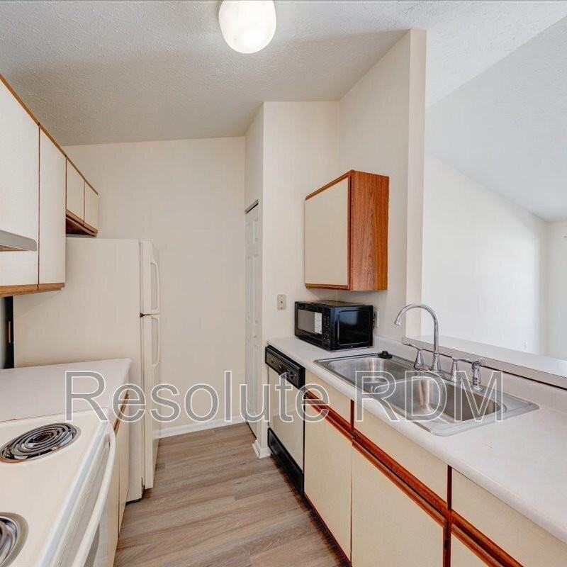 4381 Village Parkway Cir W #11 - Photo 7 of 22