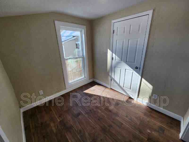 624 S 8th St #D - Photo 2 of 7