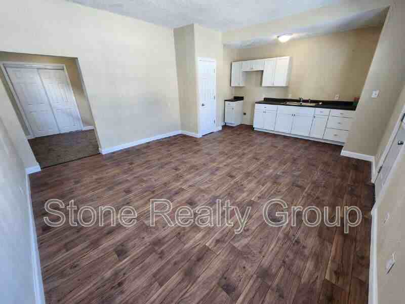 624 S 8th St #A - Photo 2 of 5