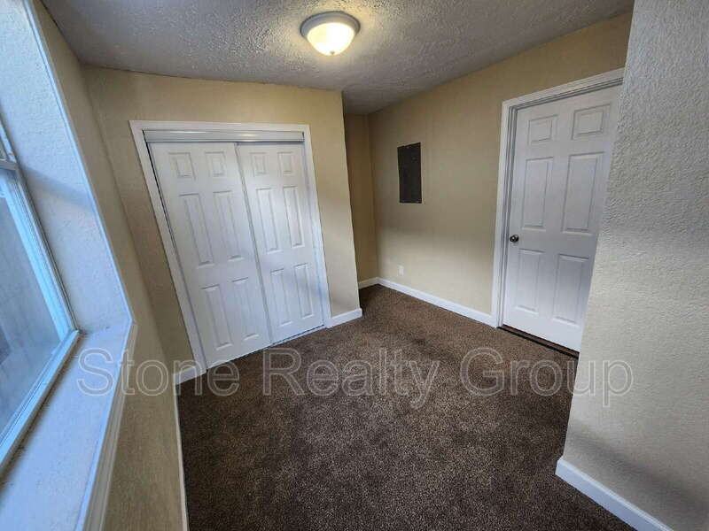 624 S 8th St #A - Photo 3 of 5