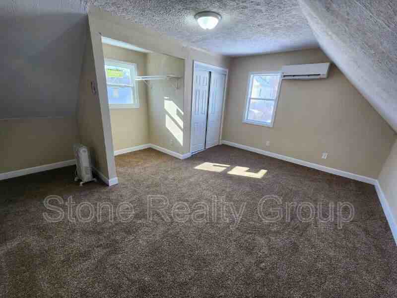 624 S 8th St #B - Photo 3 of 5