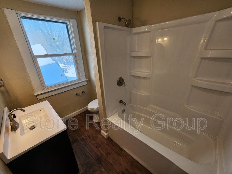 624 S 8th St #B - Photo 4 of 5