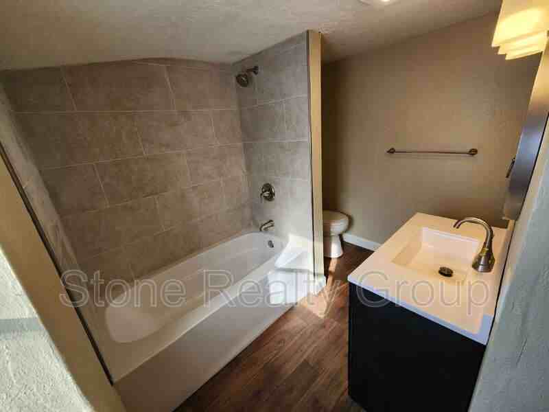 624 S 8th St #C - Photo 5 of 6