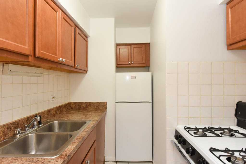 540 W Roscoe St #288 - Photo 2 of 17