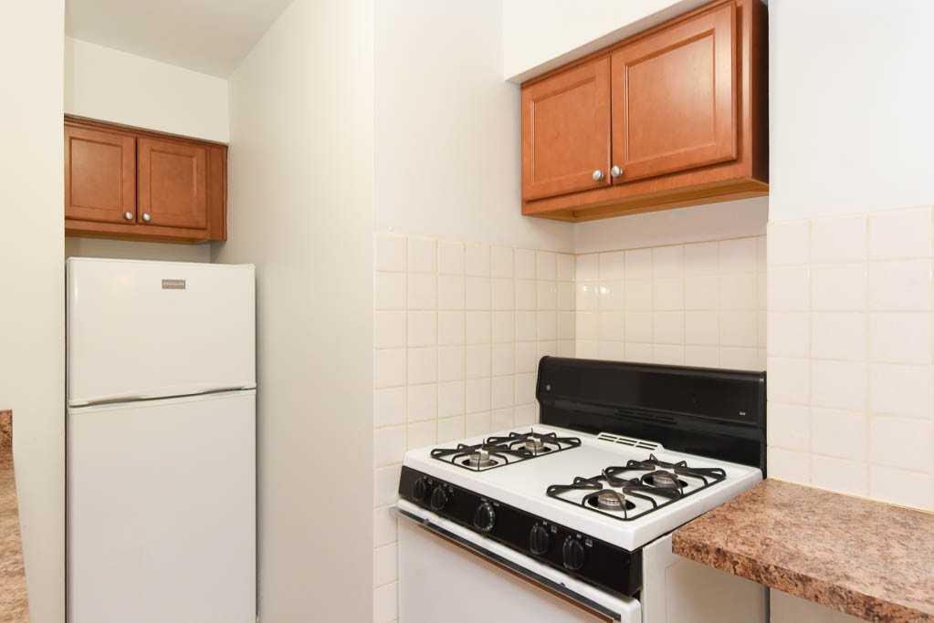 540 W Roscoe St #288 - Photo 4 of 17