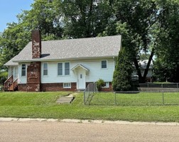 featured image of 1015 A Ave E