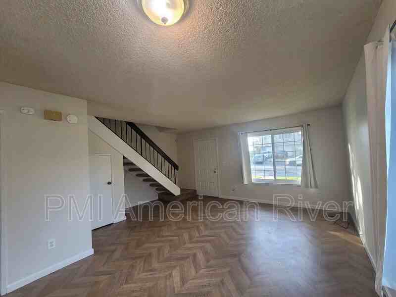 5125 Gibbons Dr - Photo 2 of 18