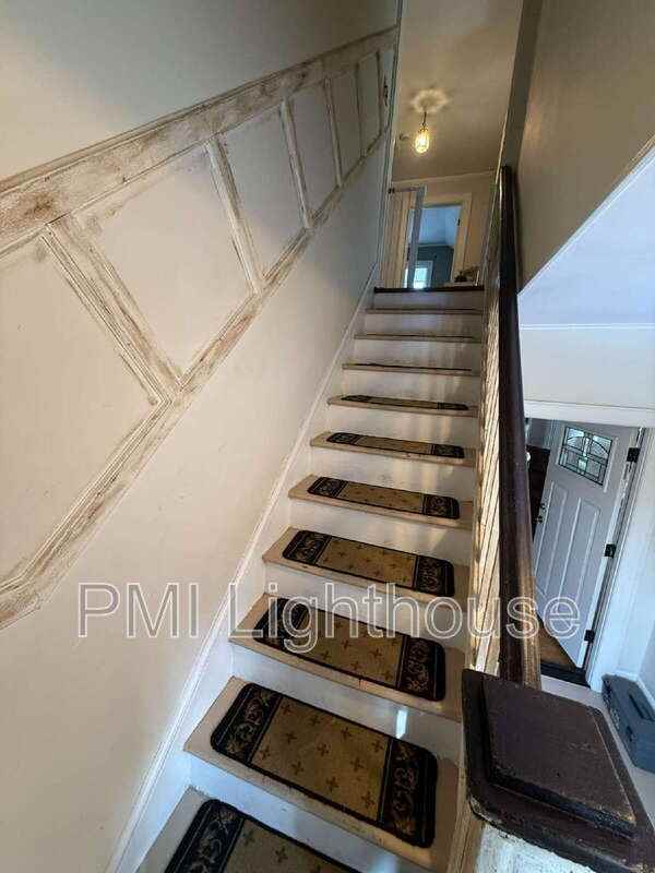 145 Soundview Rd - Photo 3 of 13