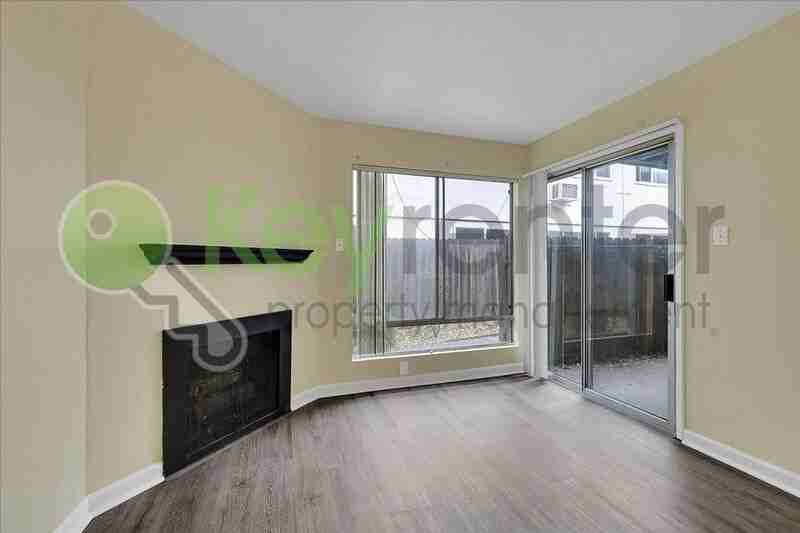 2515 H St #11 - Photo 3 of 22