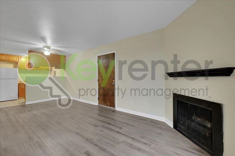 2515 H St #11 - Photo 5 of 22