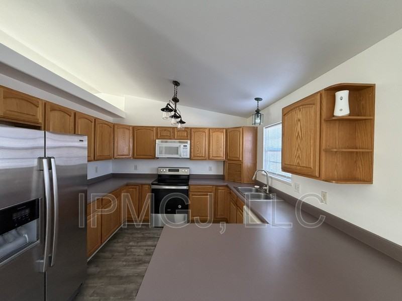 377 S Redlands Rd - Photo 7 of 12