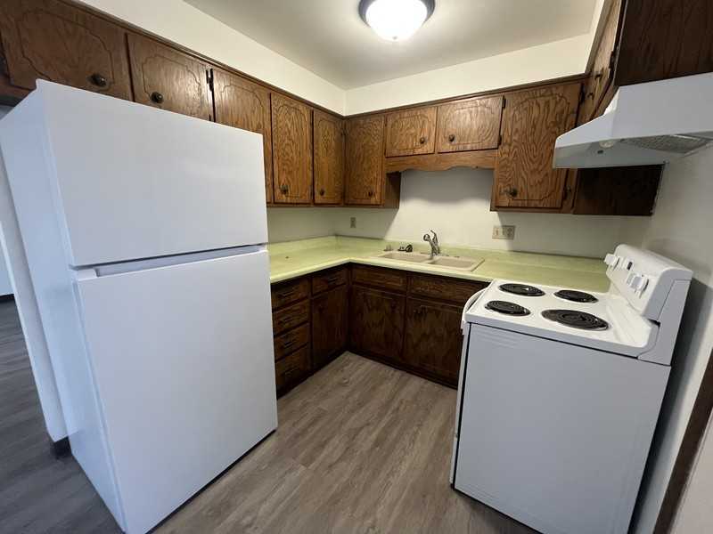 2421 Camelot Blvd - Photo 5 of 11