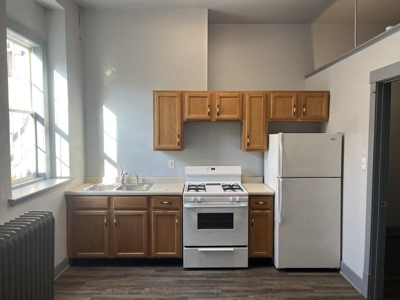 212 N 8th St - Photo 3 of 10