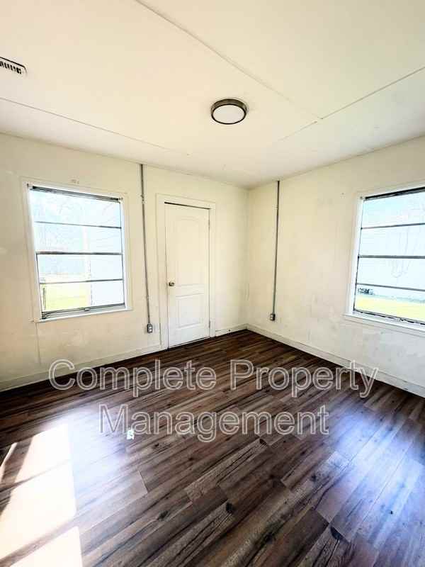 1933 Saint Charles Ct Sw - Photo 5 of 8