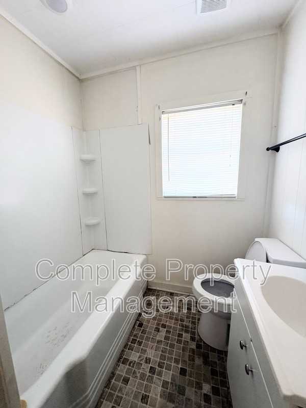 1933 Saint Charles Ct Sw - Photo 6 of 8