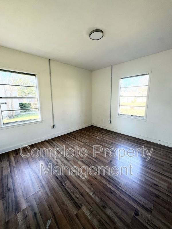 1933 Saint Charles Ct Sw - Photo 7 of 8