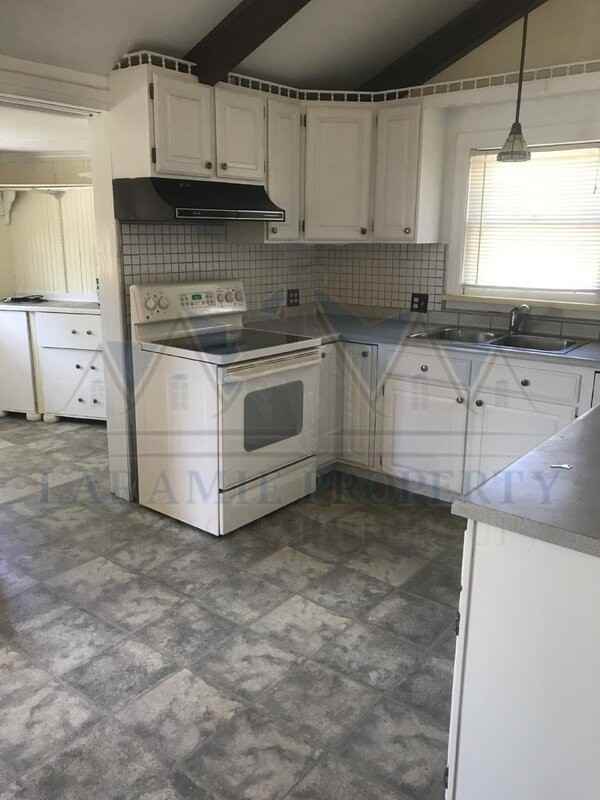 911 Steele St - Photo 2 of 21