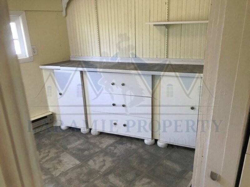 911 Steele St - Photo 6 of 21