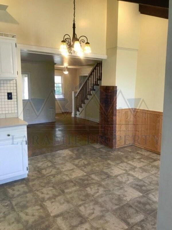 911 Steele St - Photo 7 of 21