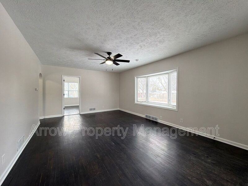 6411 Adams St - Photo 4 of 23