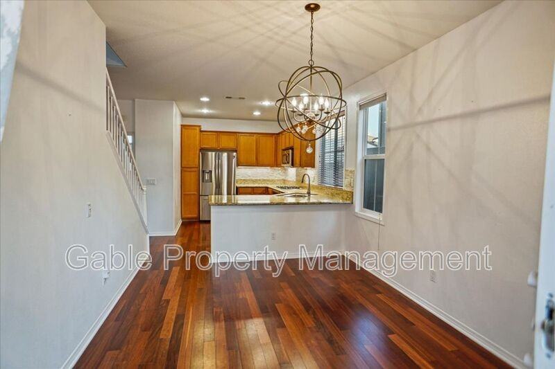 20420 Victory Ct - Photo 4 of 22