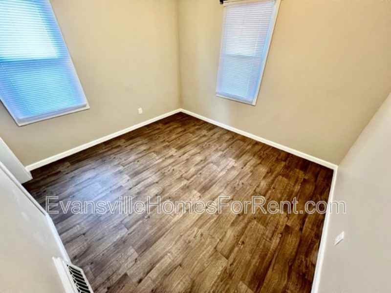 1324 Gavitt St - Photo 5 of 8