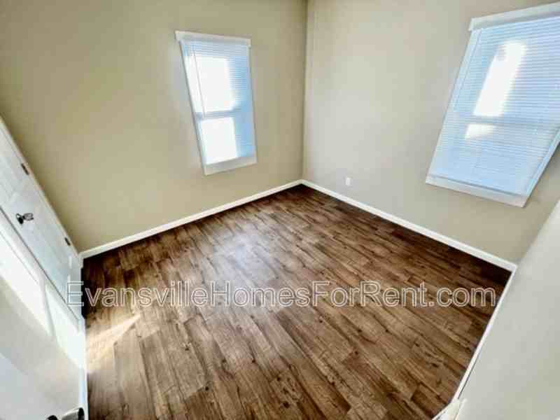 1324 Gavitt St - Photo 7 of 8