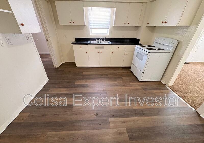 5506 Webster St - Photo 3 of 7