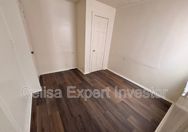 5506 Webster St - Photo 4 of 7