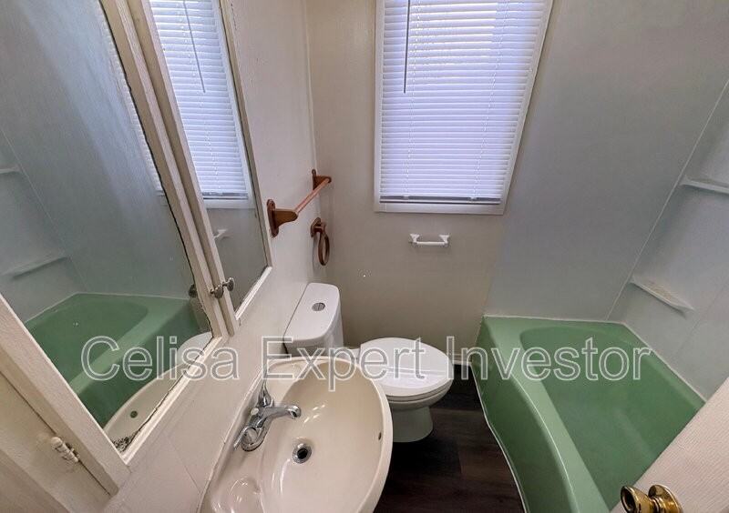 5506 Webster St - Photo 5 of 7