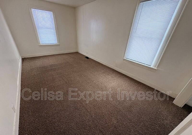 5506 Webster St - Photo 6 of 7