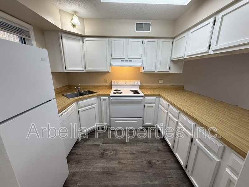 420 W Jackson Blvd #11 - Photo 4 of 21