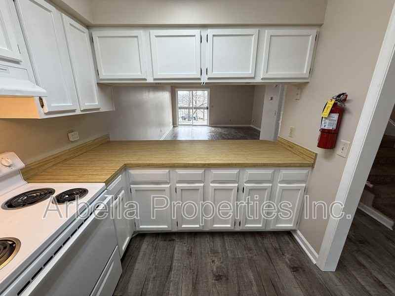 420 W Jackson Blvd #11 - Photo 5 of 21