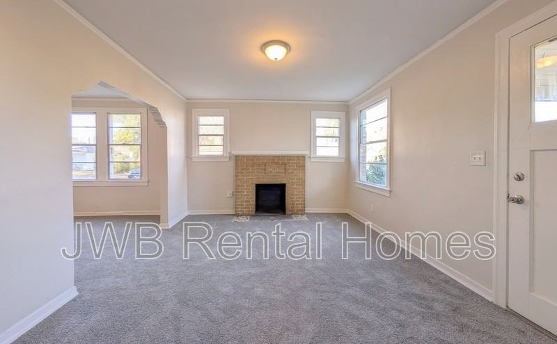 1664 W 16th St - Photo 6 of 16