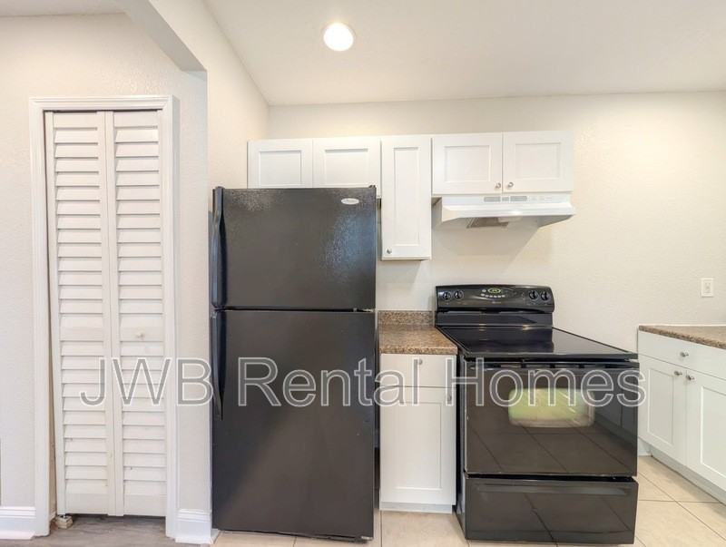 1839 Miller St - Photo 6 of 17