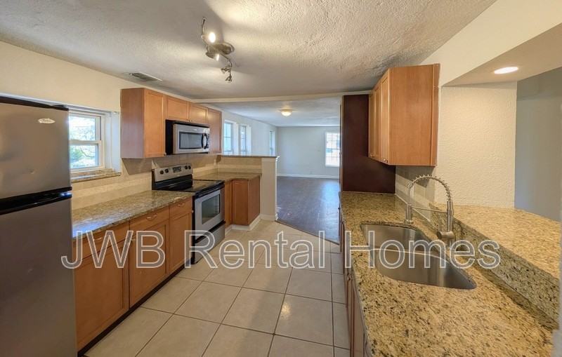 4231 Spring Park Rd - Photo 4 of 20