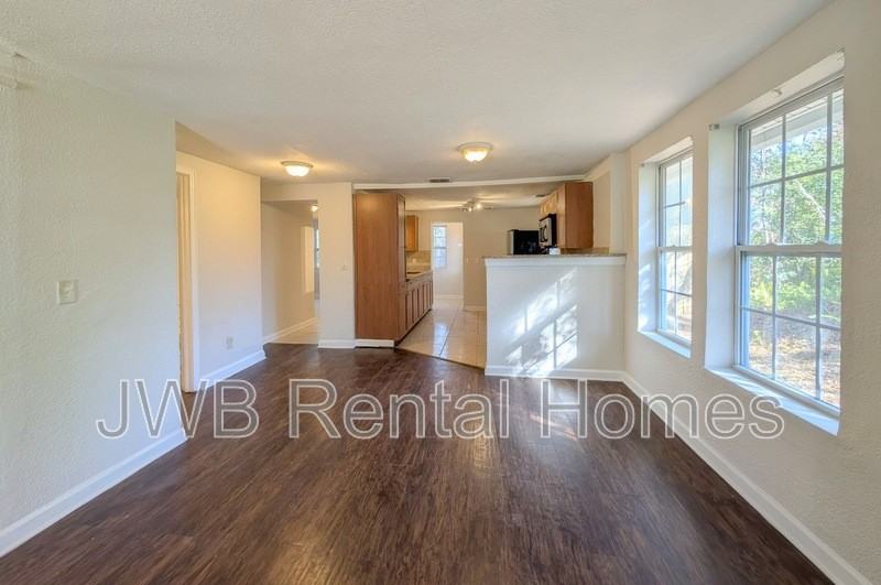 4231 Spring Park Rd - Photo 5 of 20