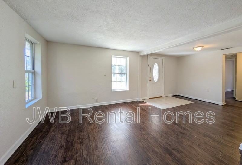 4231 Spring Park Rd - Photo 6 of 20