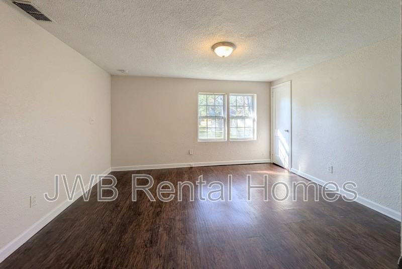 4231 Spring Park Rd - Photo 7 of 20