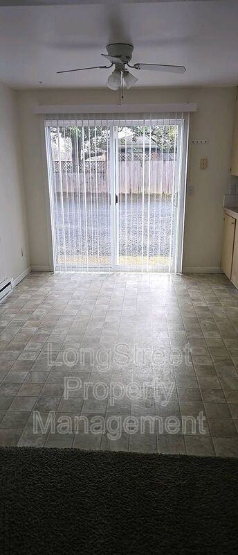 2307 Newton St - Photo 5 of 20