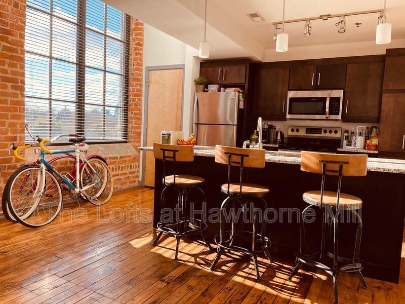 1101 Hawthorne Ln #209 - Photo 2 of 5