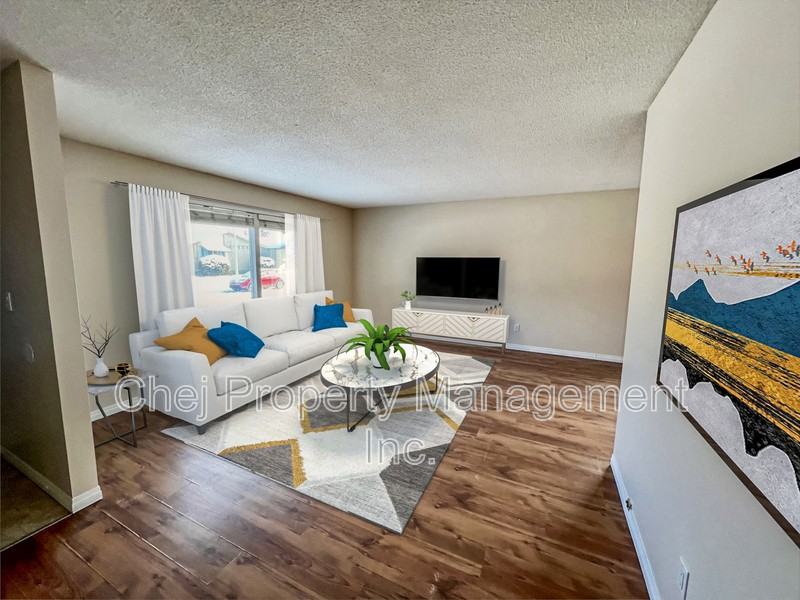 14212 114 St Nw - Photo 2 of 5